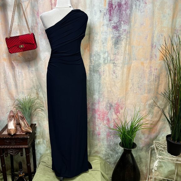 📌 Betsy & Adam Elegant Form-Fitting Single-Shoulder Silhouette Ball, Prom Gown - Picture 9 of 16